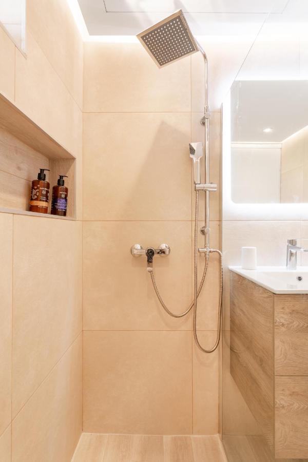 Del Mar Luxury Apartment 30M From The Beach Pórto Ráfti Exterior foto